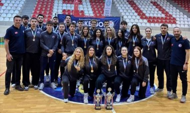 ÇOMÜ Spor Şampiyonası’nda fırtına gibi esti: dört takım dört kupa kazandı